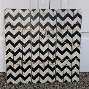 Photo hanger